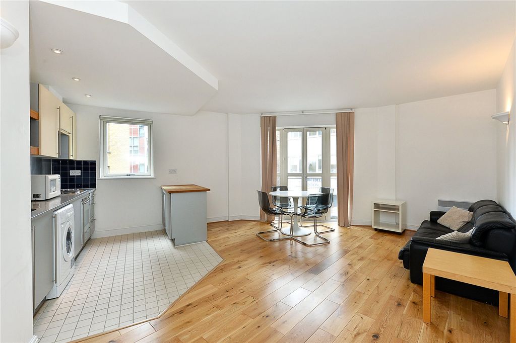 Property photo 1 of 10 Reception Kitchen