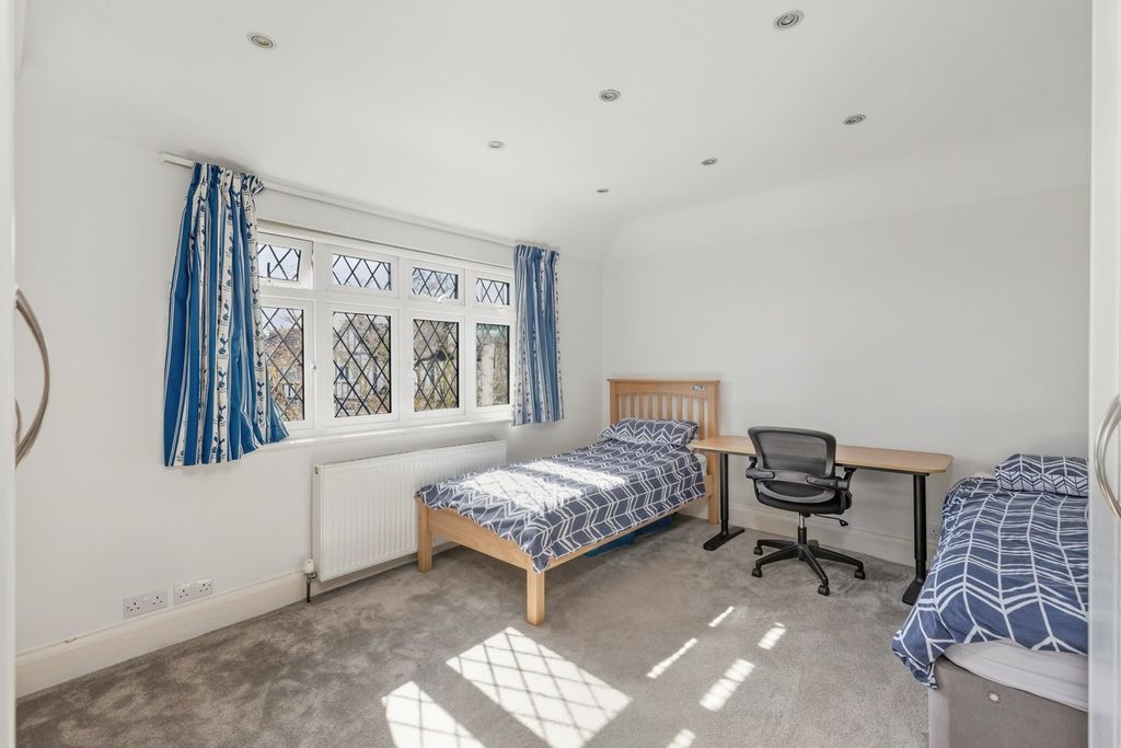 Additional image 10 of 5 bed detached house for saleOakleigh Gardens, Edgware HA8