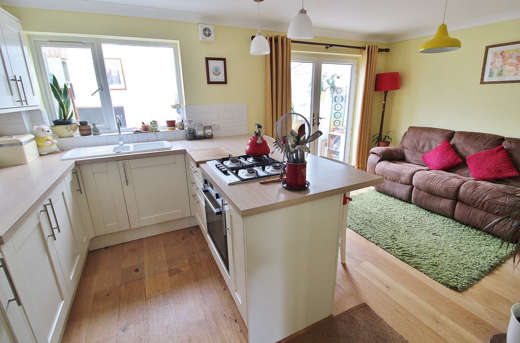 Property photo 2 of 11