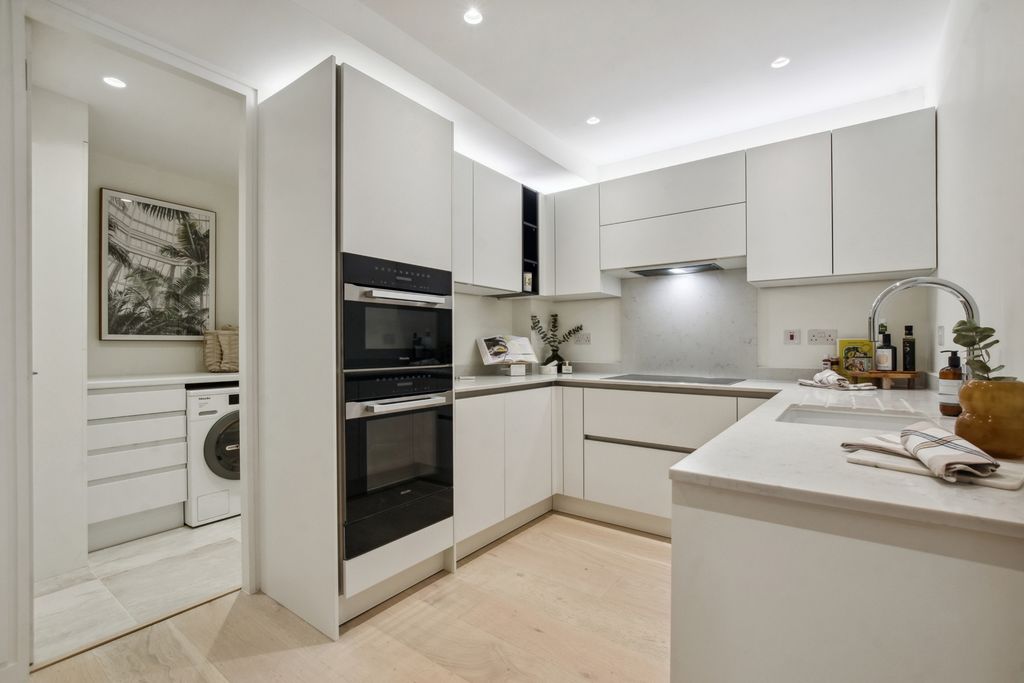 Property photo 3 of 9 Photo 3