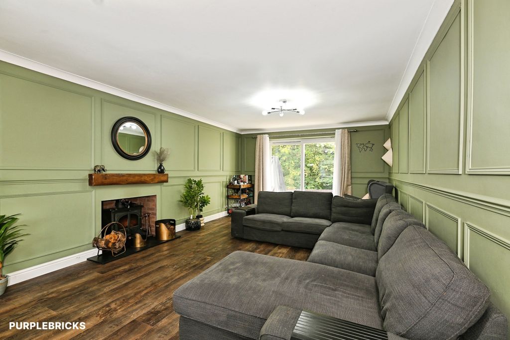 Property photo 3 of 23 Lounge