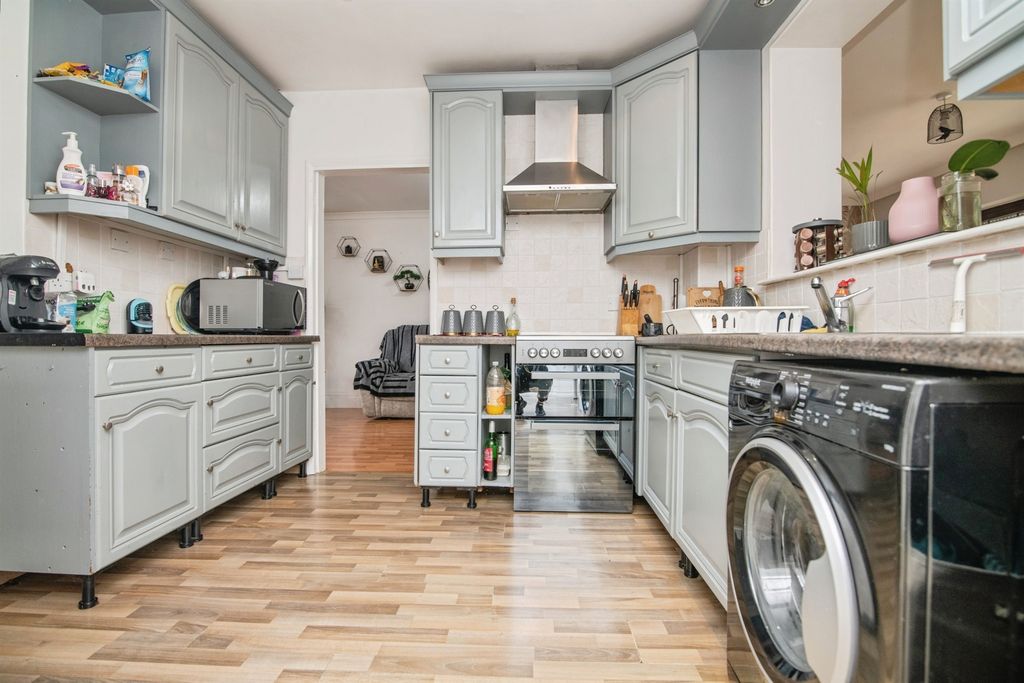 Additional image 7 of 3 bed semi-detached house for saleLeslie Rise, Tividale, Oldbury B69