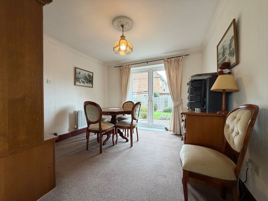 Property photo 3 of 21 Dining Area