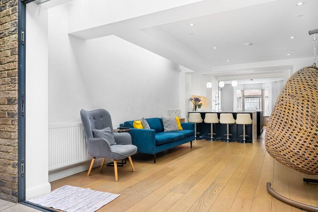 Property photo 3 of 21