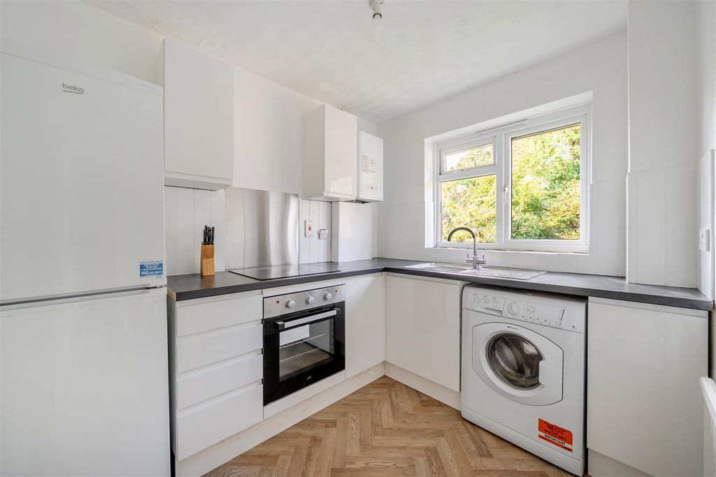 Property photo 2 of 11 Kitchen