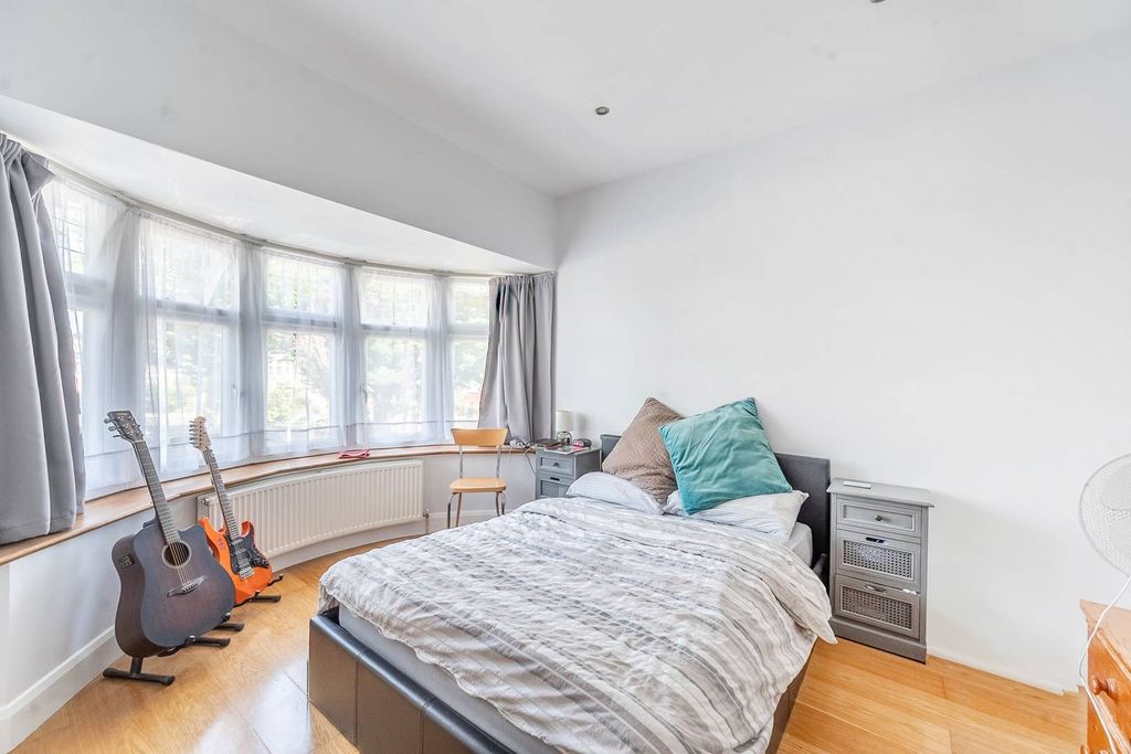 Property photo 3 of 11