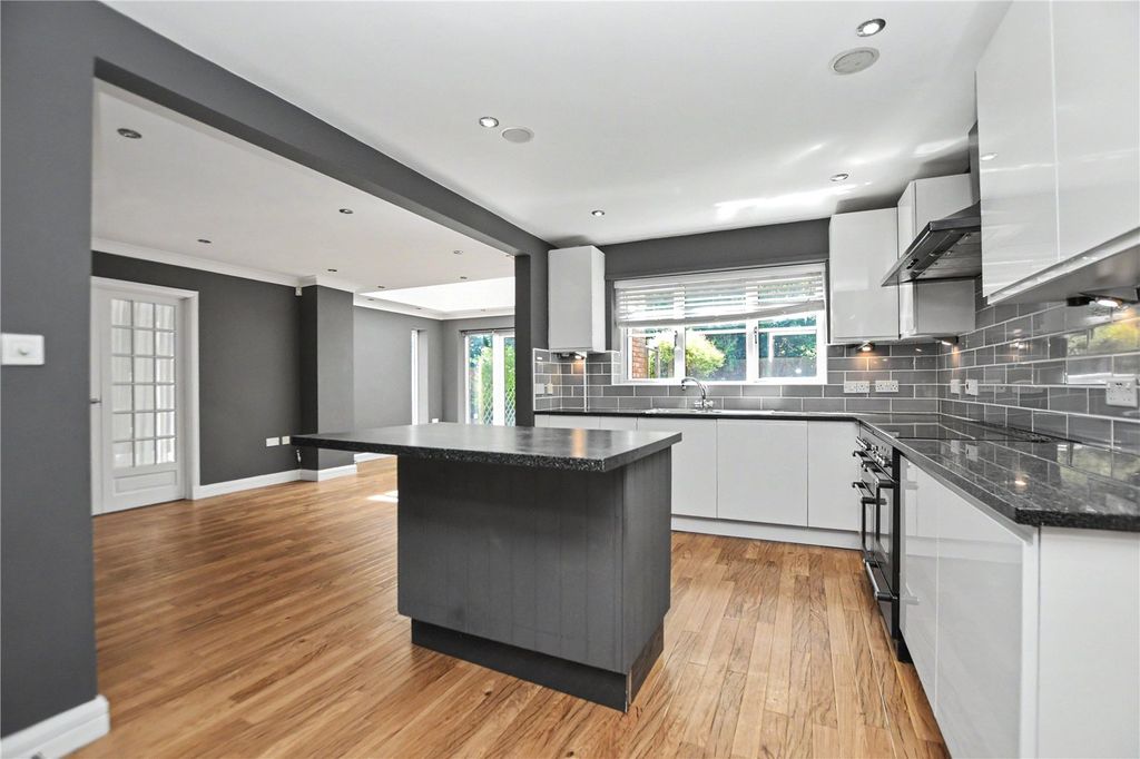 Property photo 2 of 30 Picture No. 03