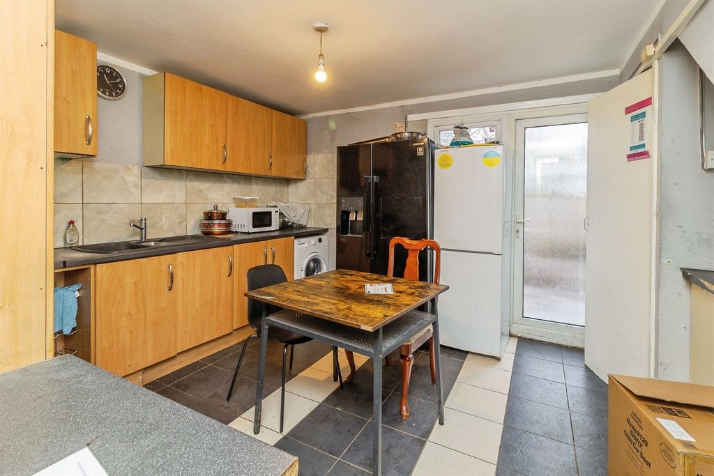 Property photo 2 of 19