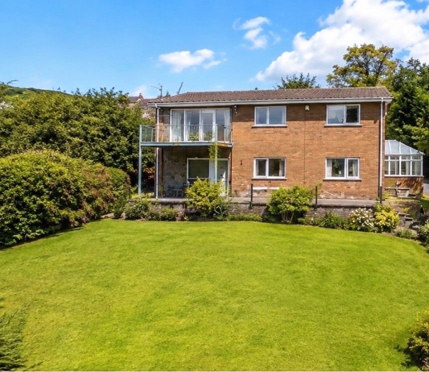 Property photo 1 of 26 Large Individual Detached Residence With Annex