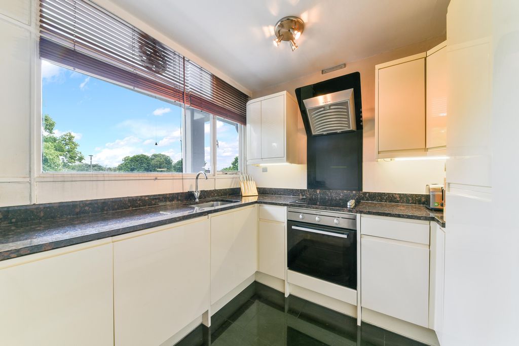 Property photo 2 of 9 Kitchen