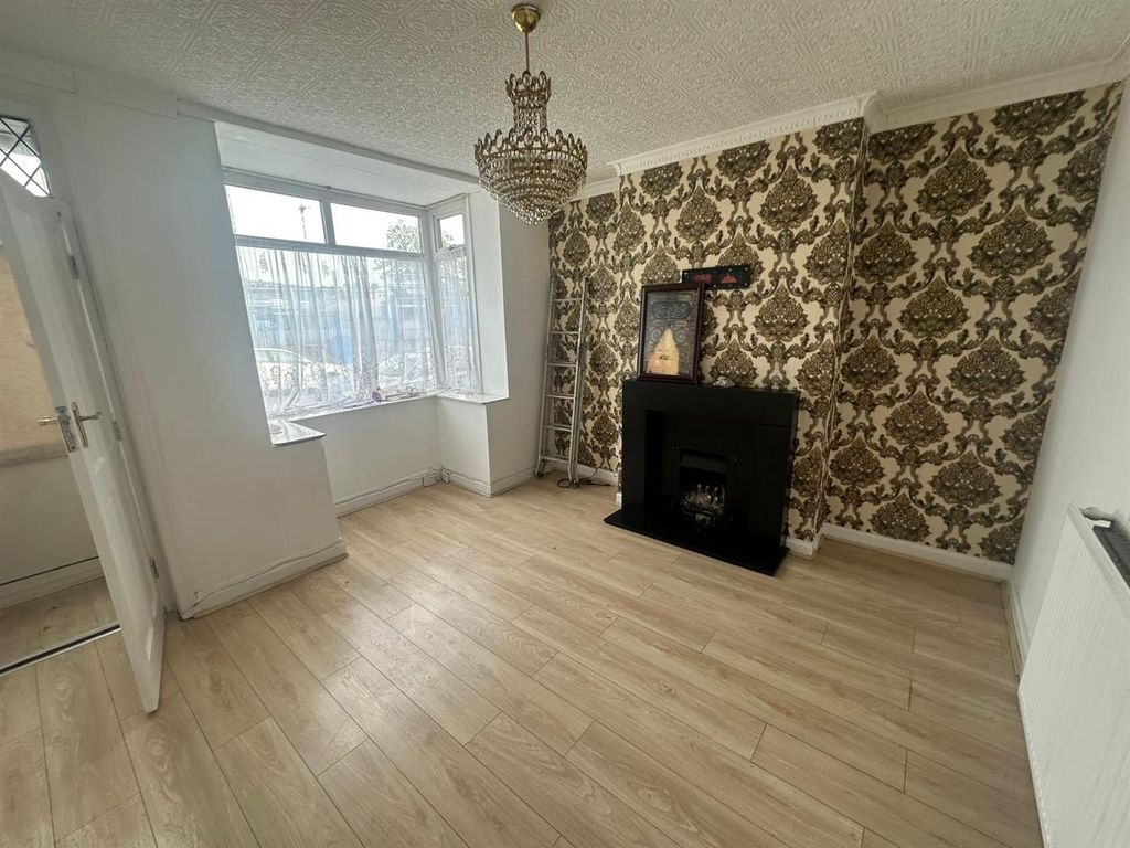 Property photo 2 of 7 Living Room