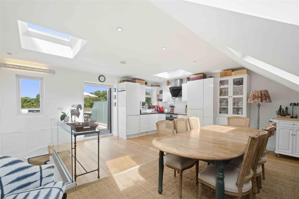 Property photo 3 of 12 Kitchen/Breakfast Room