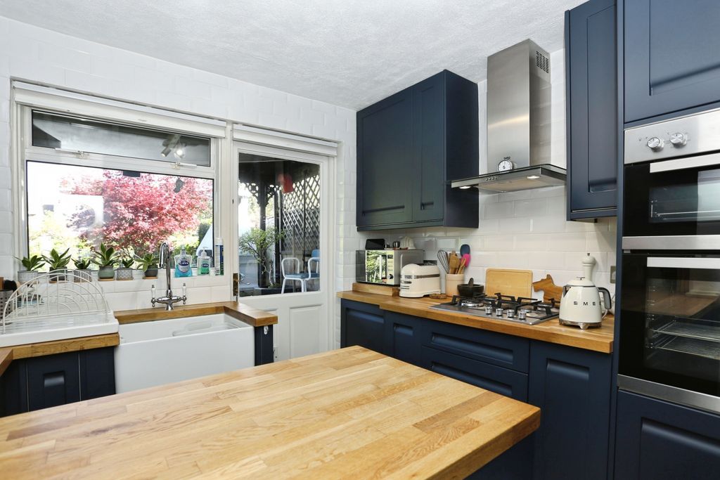 Property photo 3 of 20 Kitchen