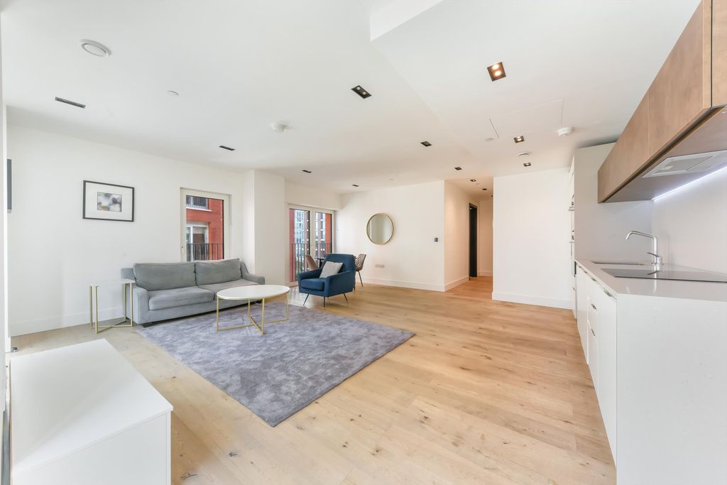 Property photo 3 of 11