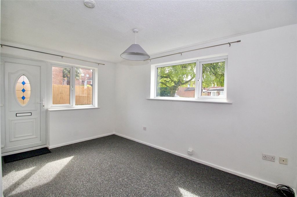 Property photo 3 of 6 Lounge