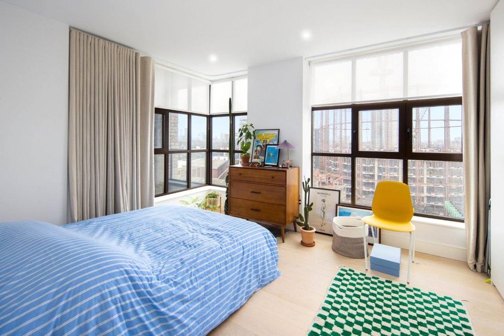 Property photo 3 of 28 Bedroom