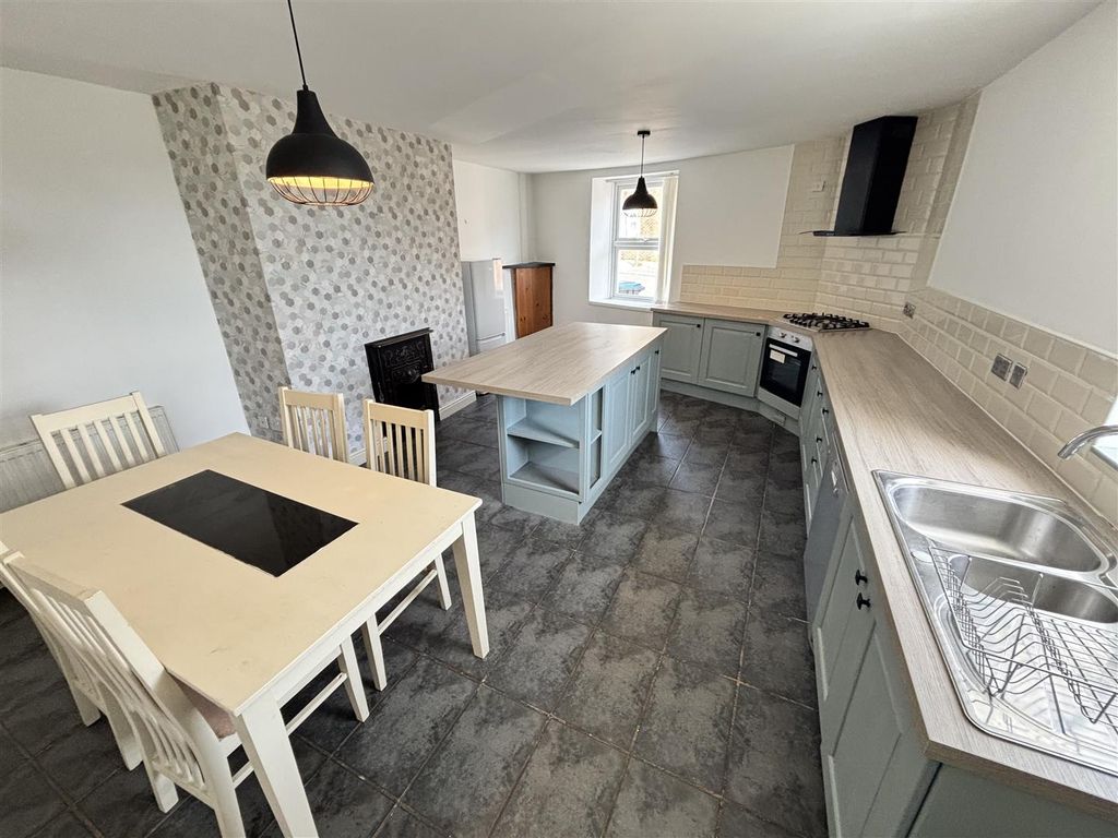 Property photo 2 of 16 Open Plan Kitchen And Dining Room