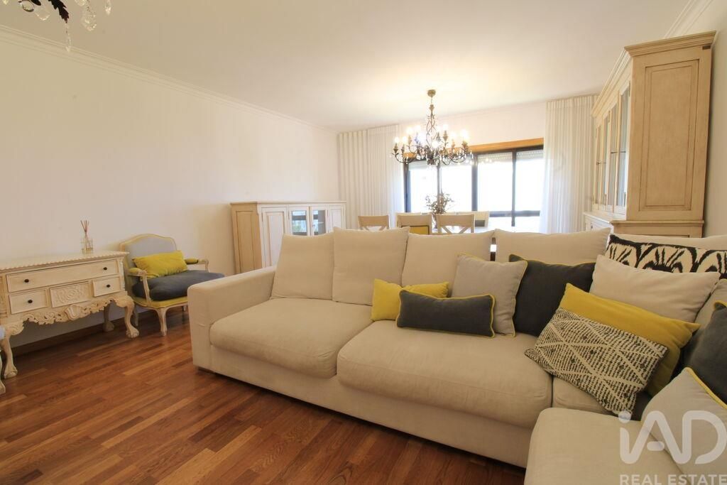 Property photo 2 of 40