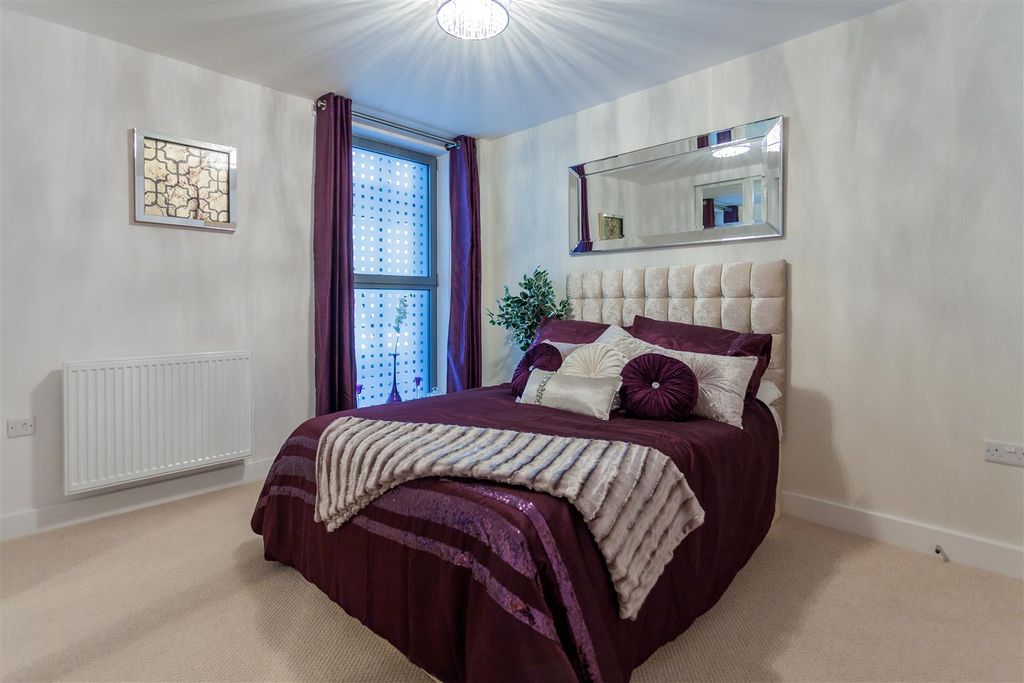 Property photo 3 of 9 Bedroom- Purple.Jpg