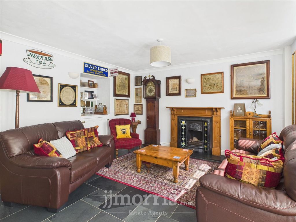 Property photo 3 of 45 Reception 1