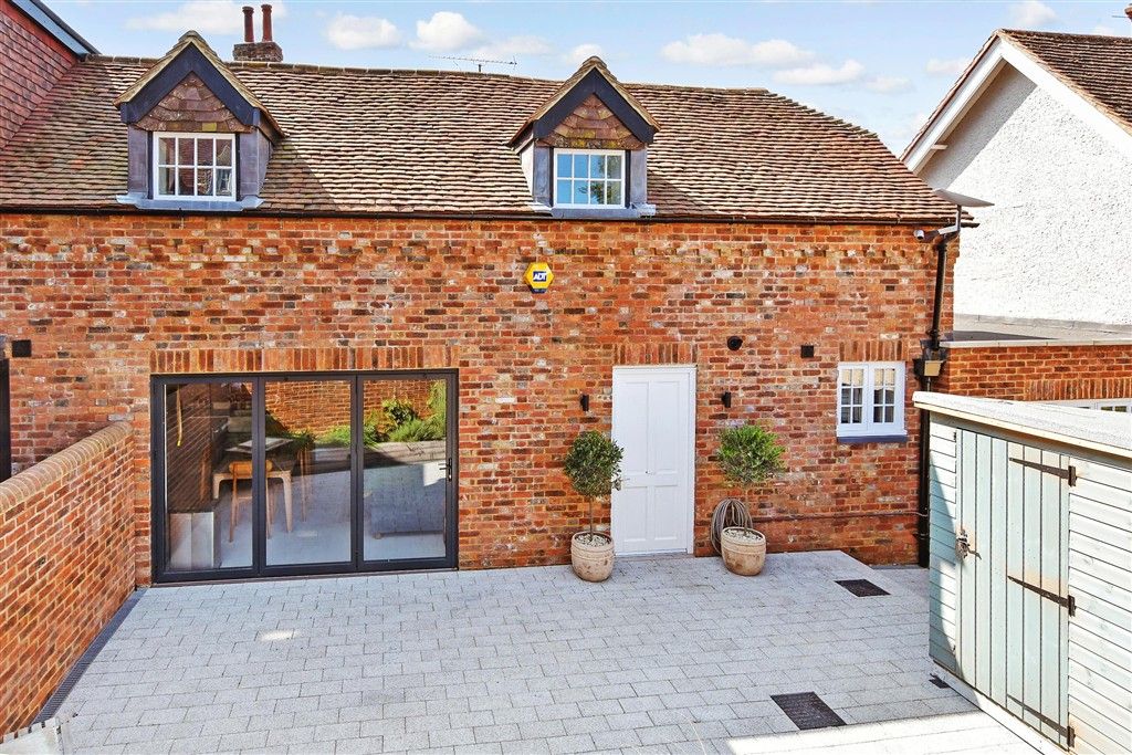 Property photo 2 of 10 Front