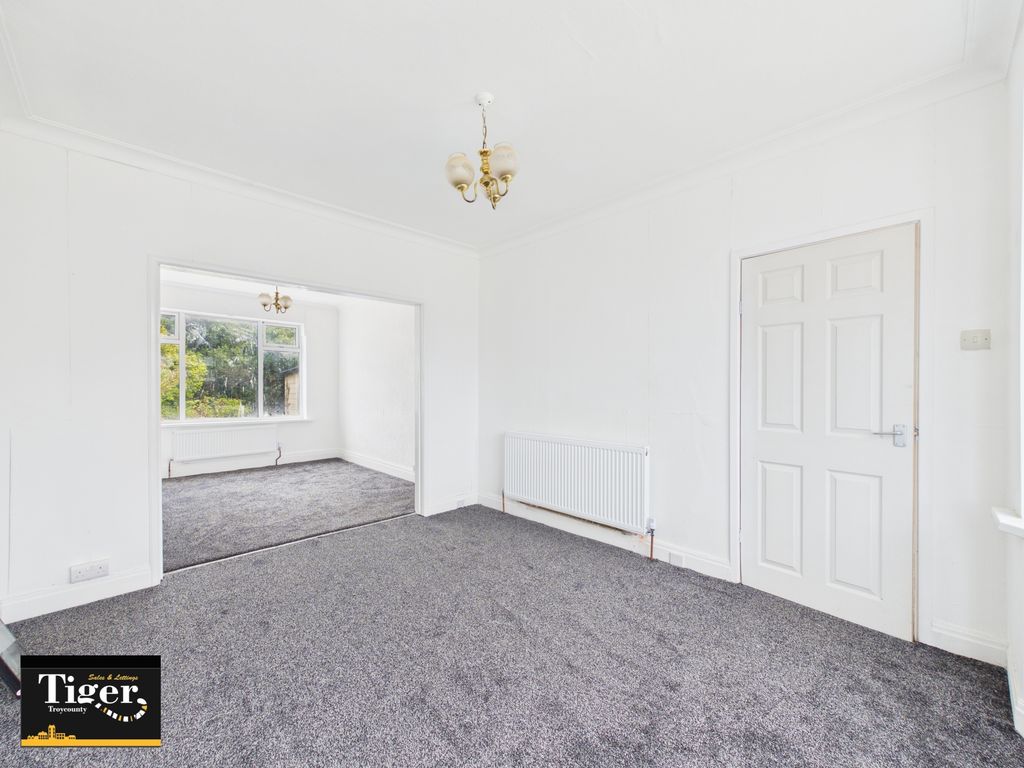 Property photo 3 of 13 Cam03440G0-Pr0639-Still003
