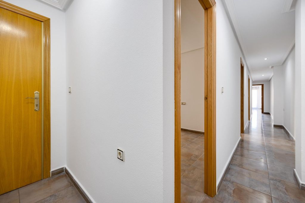 Property photo 2 of 26
