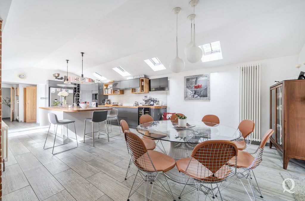 Property photo 3 of 37 B5cc4c55-585A-46B...