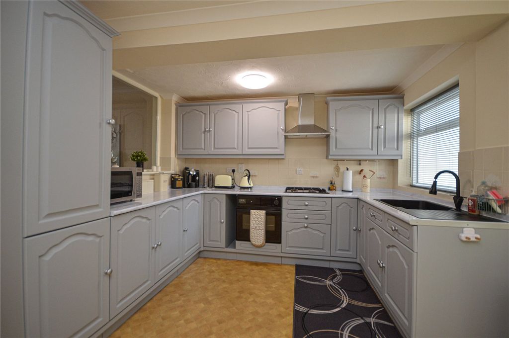 Property photo 2 of 16 Kitchen