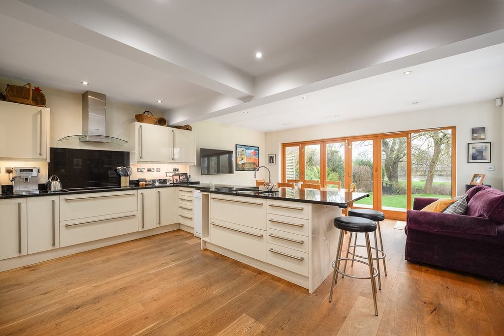 Property photo 3 of 23