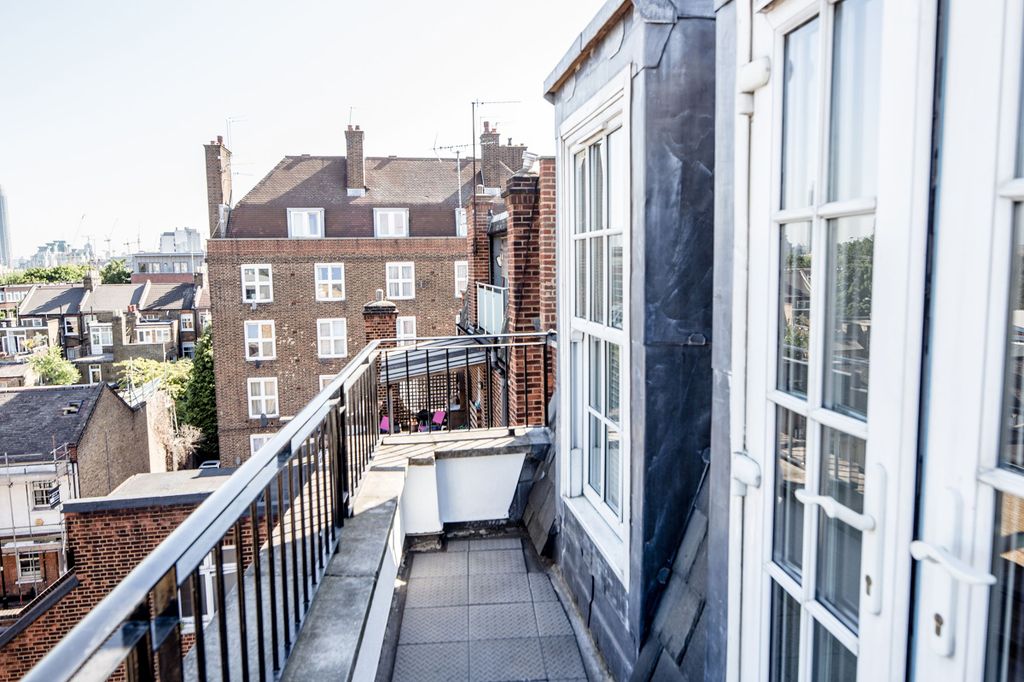 Property photo 2 of 10 Balcony