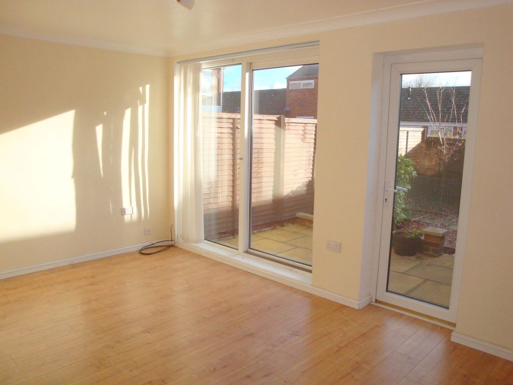 Property photo 2 of 7 Living Room