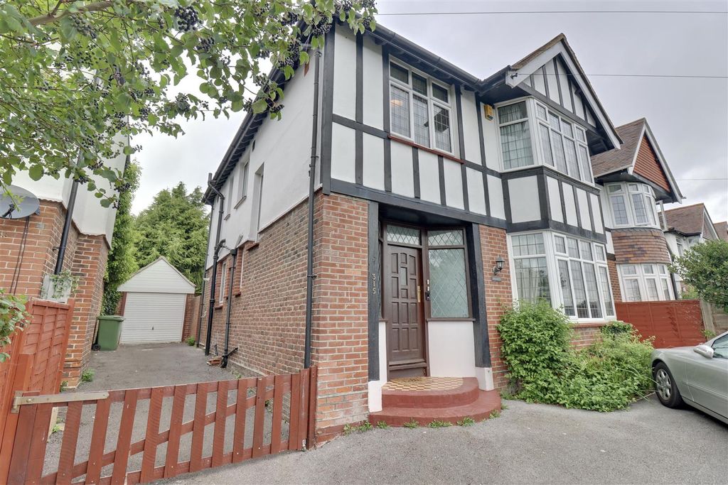 Property photo 3 of 29 Be69F2Ea-5740-43D8-9D0A-6B3Af9C6Eb7F_1_201_A.Jpeg