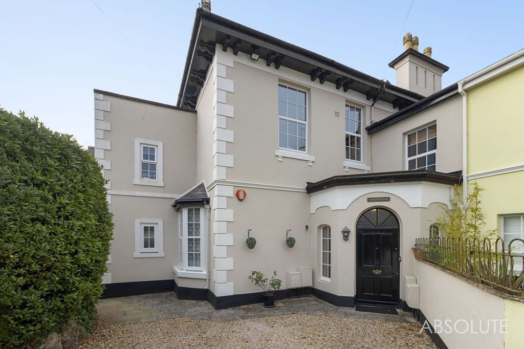 Property photo 1 of 32