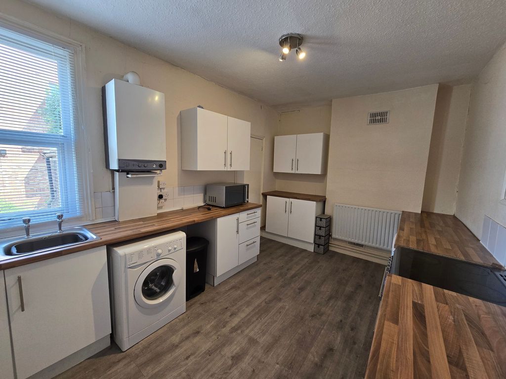 Property photo 1 of 11 Kitchen