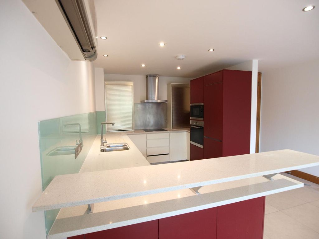 Property photo 3 of 12 Kitchen