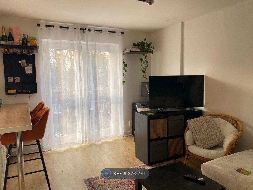 Property photo 1 of 6 Living Area