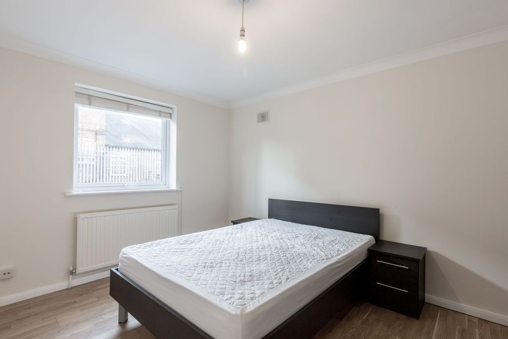 Property photo 3 of 8 Bedroom