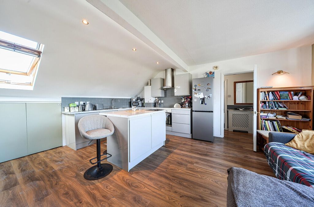 Property photo 3 of 17 Kitchen