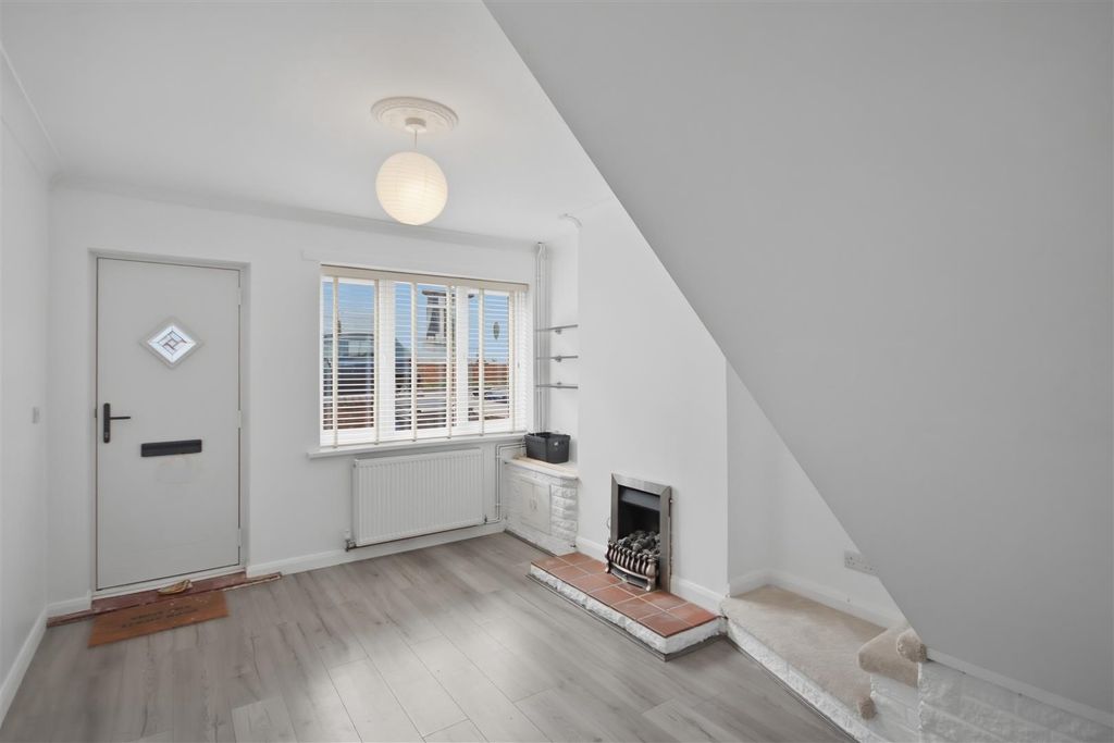 Property photo 2 of 17 Living Room