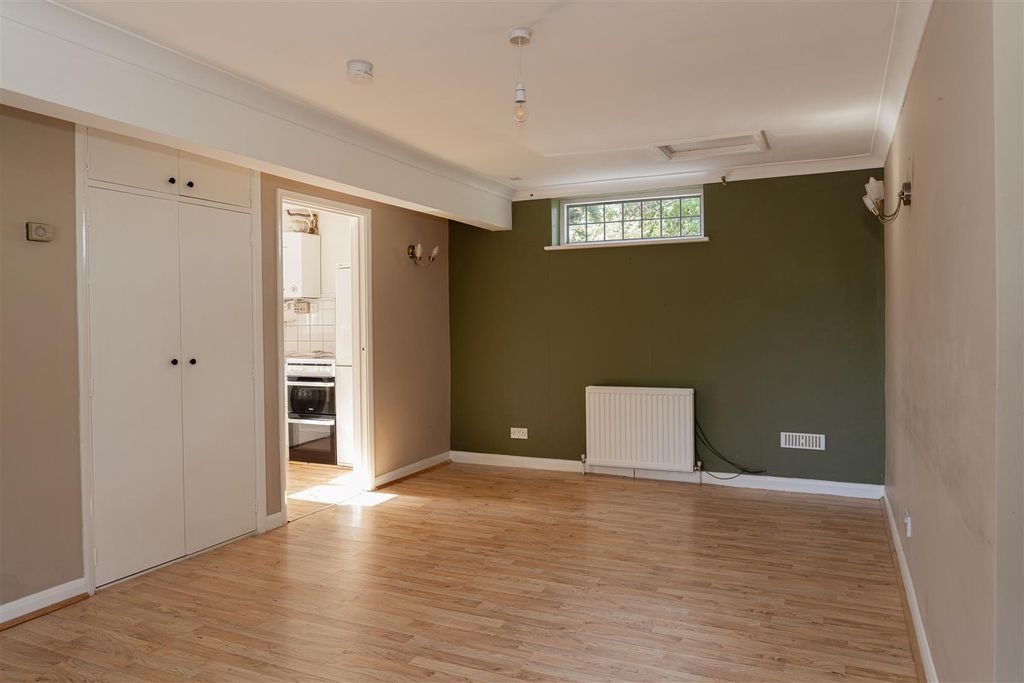 Property photo 2 of 13 5.Jpg
