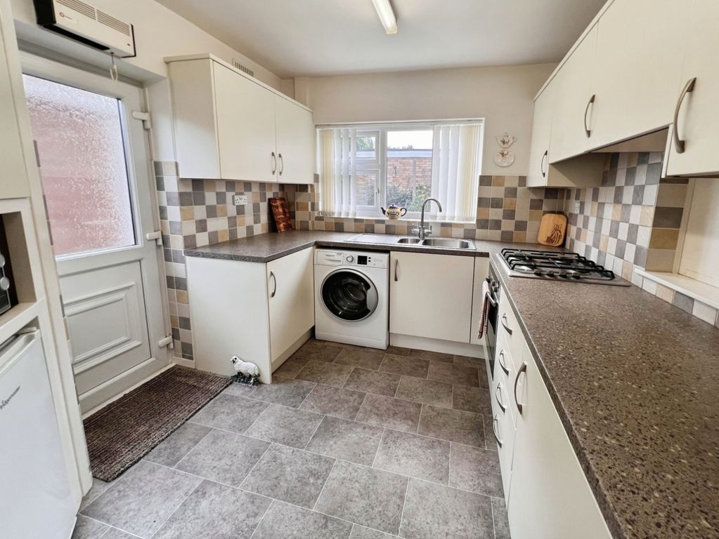 Property photo 3 of 12 Kitchen