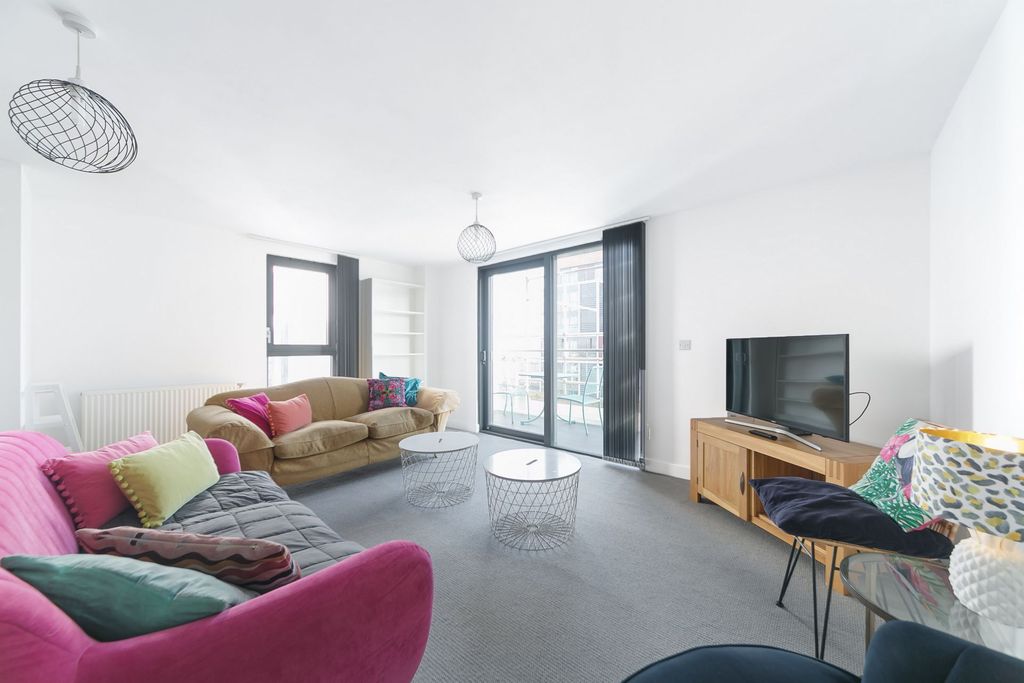 Property photo 2 of 19 Photo 3