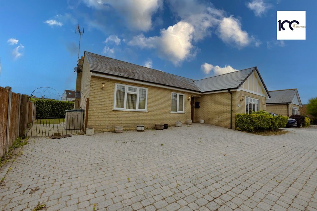 Property photo 2 of 32
