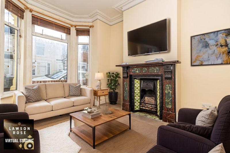 Property photo 3 of 10 .