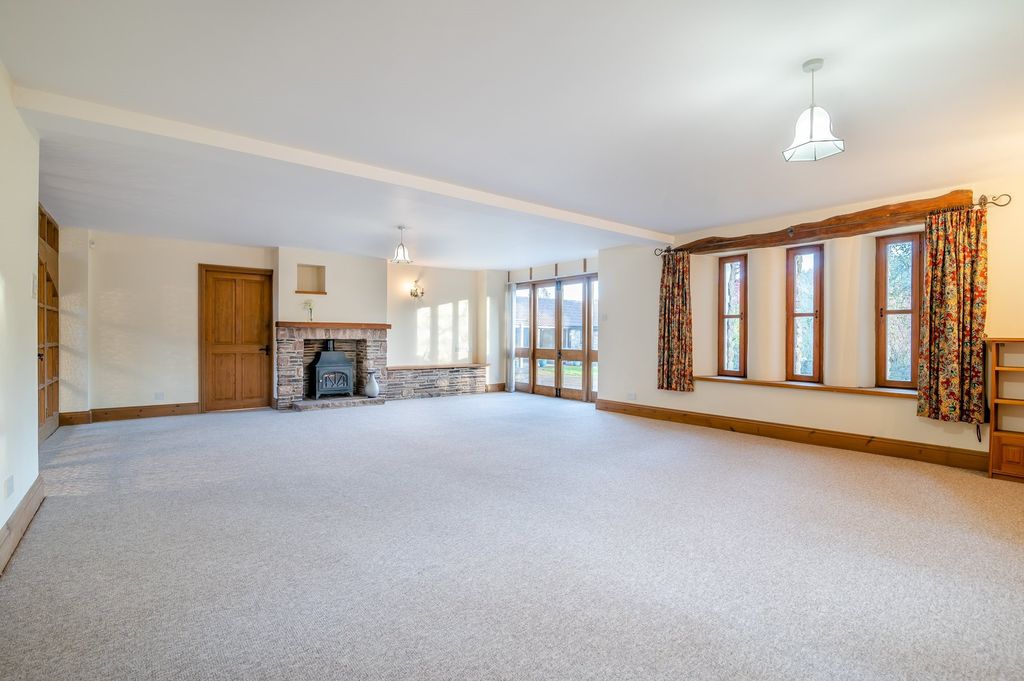 Property photo 3 of 33