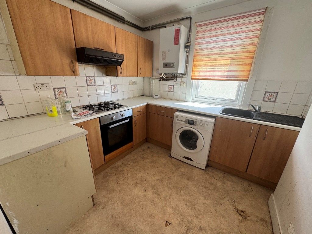 Property photo 3 of 6 Kitchen