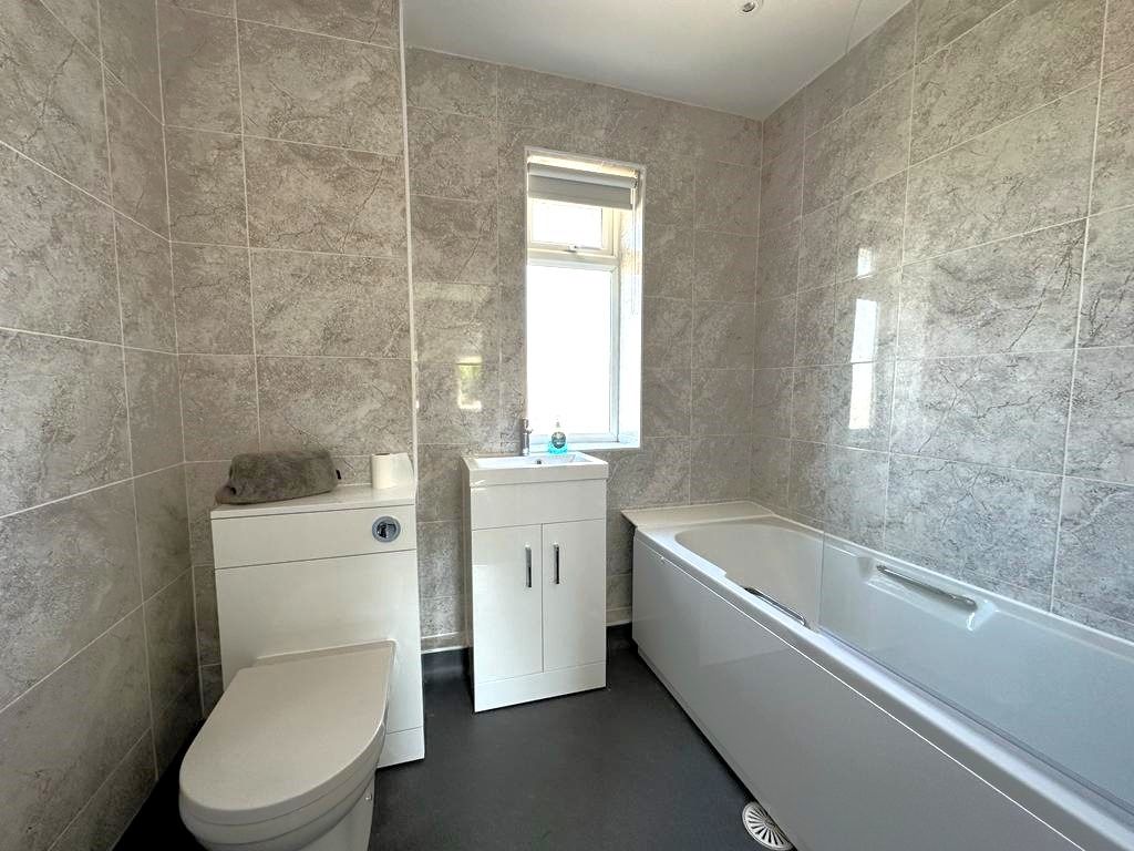 Property photo 3 of 13 1949357