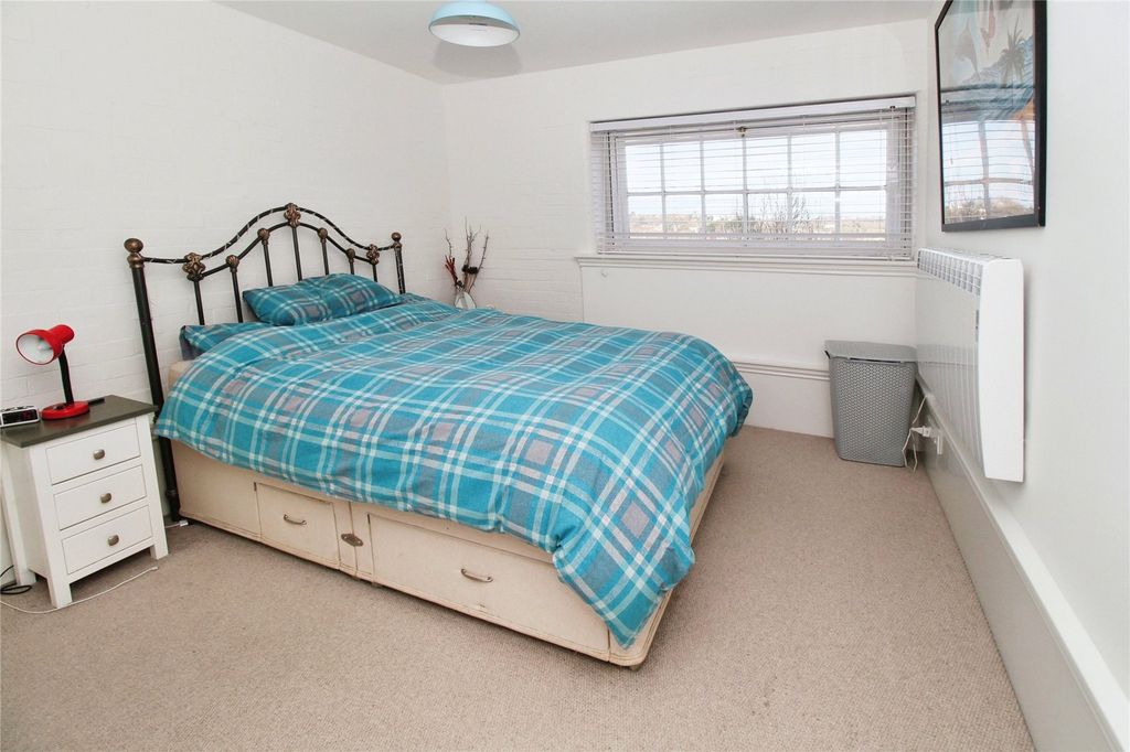 Additional image 9 of 2 bed flat for saleGeneva Place, Bideford, Devon EX39