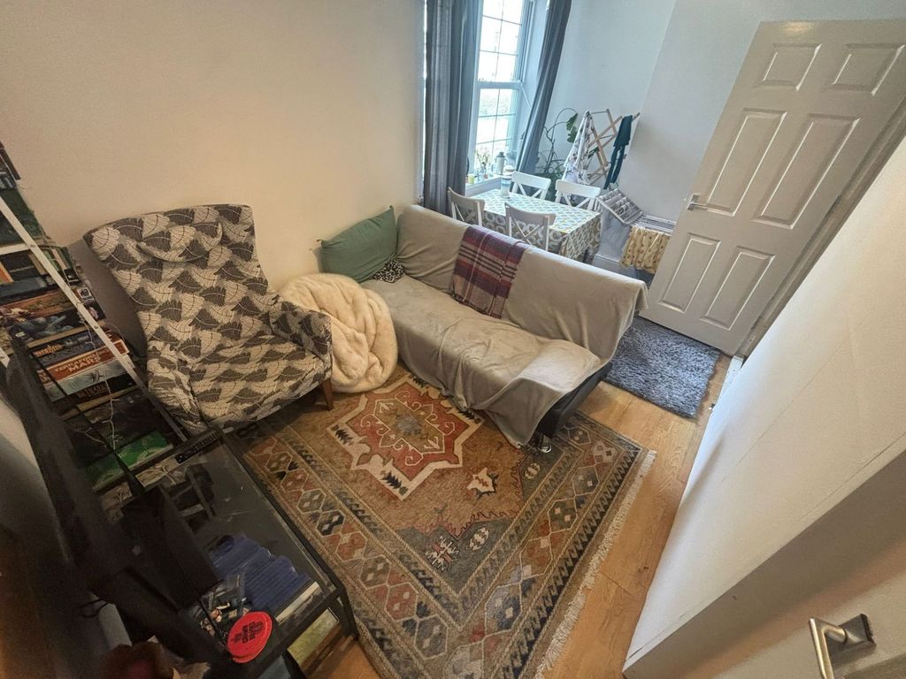 Property photo 3 of 4